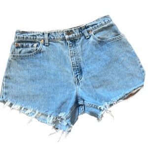 Size M Levi high rise shorts